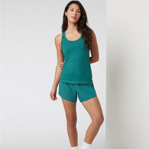 NWT Vuori Lux Performance Tank Women's Performance Tank Size M IVY NWT - Picture 2 of 7